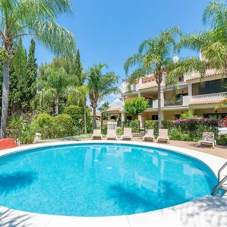 Modern And Spacious 2 Bdrm Penthouse - 3 Pools And Sea Views Apartment Marbella