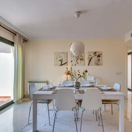 Modern And Spacious 2 Bdrm Penthouse - 3 Pools And Sea Views Apartment *