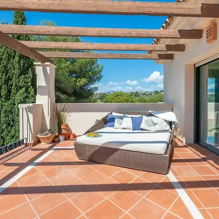 Modern And Spacious 2 Bdrm Penthouse - 3 Pools And Sea Views Apartment *