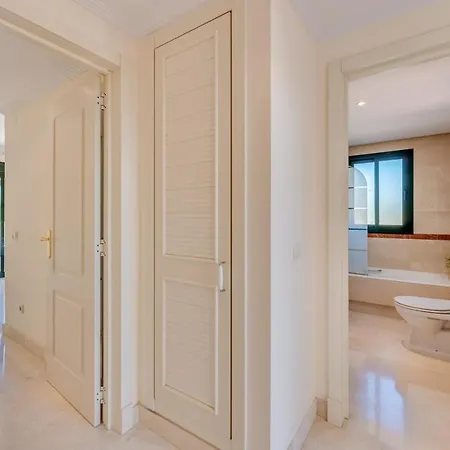 Modern And Spacious 2 Bdrm Penthouse - 3 Pools And Sea Views Apartment